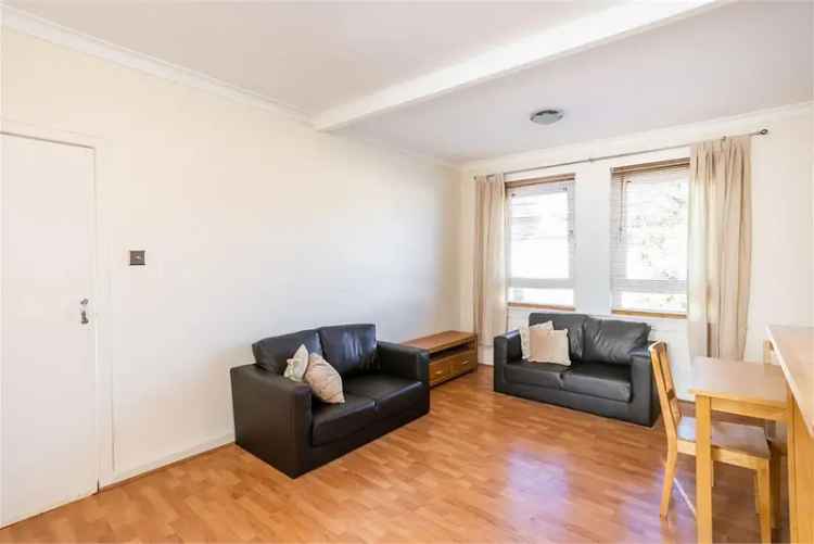 2 Bed Flat - First Floor with 1 Reception Room