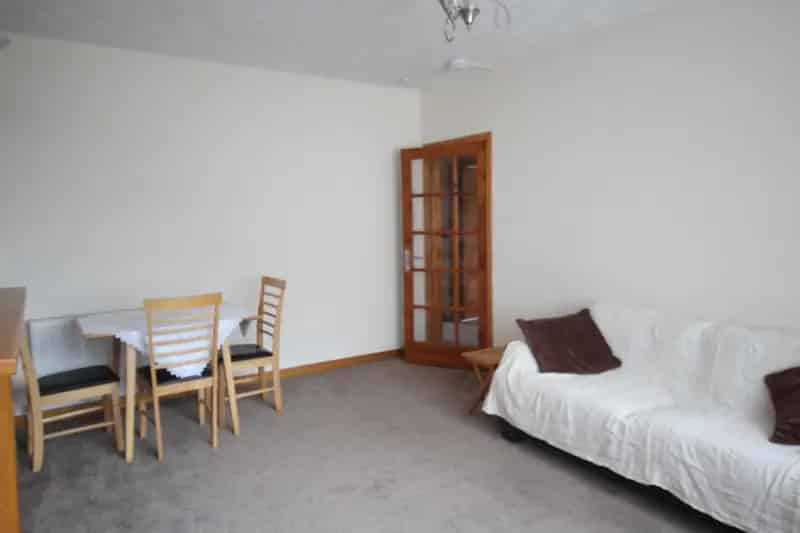 2 Bedroom Ground Floor Flat - Ideal First Home or Buy-to-Let