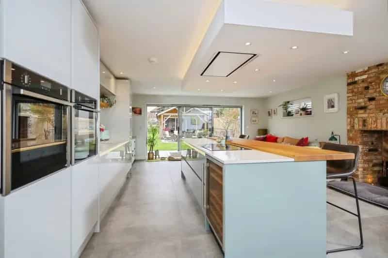 Four Bedroom Detached House High Quality Finish Open Plan Living Garden Room