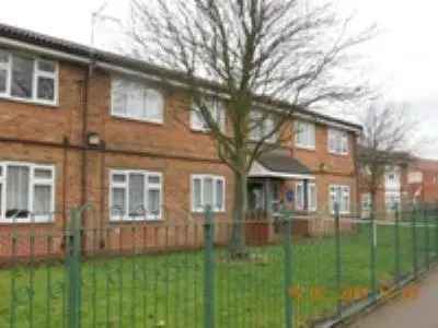 1 Bed Flat for Over 55s in Pype Hayes