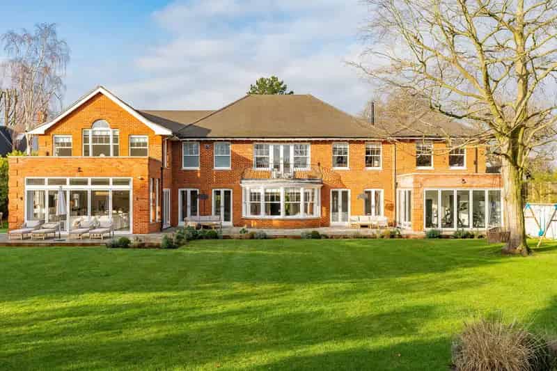 5 Bedroom Detached House Hutton Mount Near Shenfield Station
