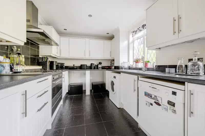 Four Bedroom Semi-Detached Home with Spacious Garden
