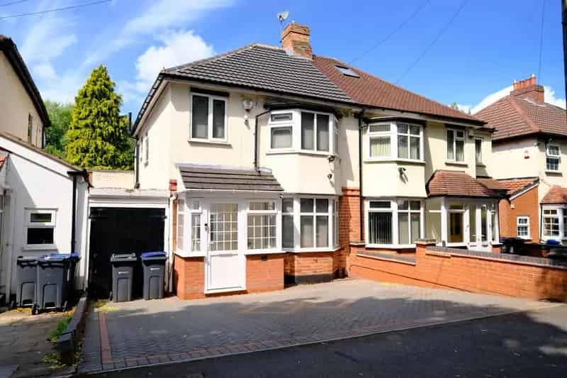 3 bedroom semi-detached house for sale
