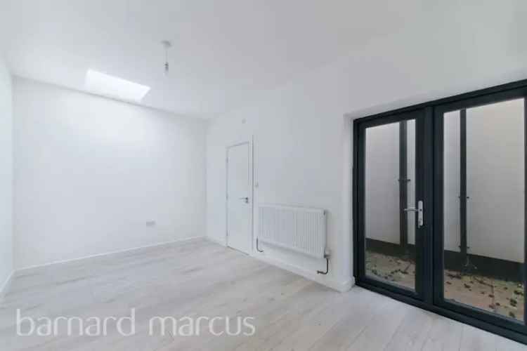 2 Bed Duplex with Driveway Parking and Solar Panels