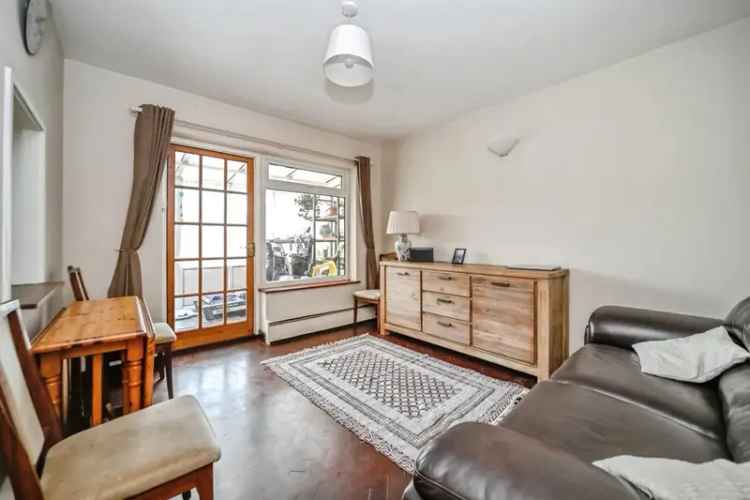 4 Bed House Large Garden Log Cabin Triple Driveway