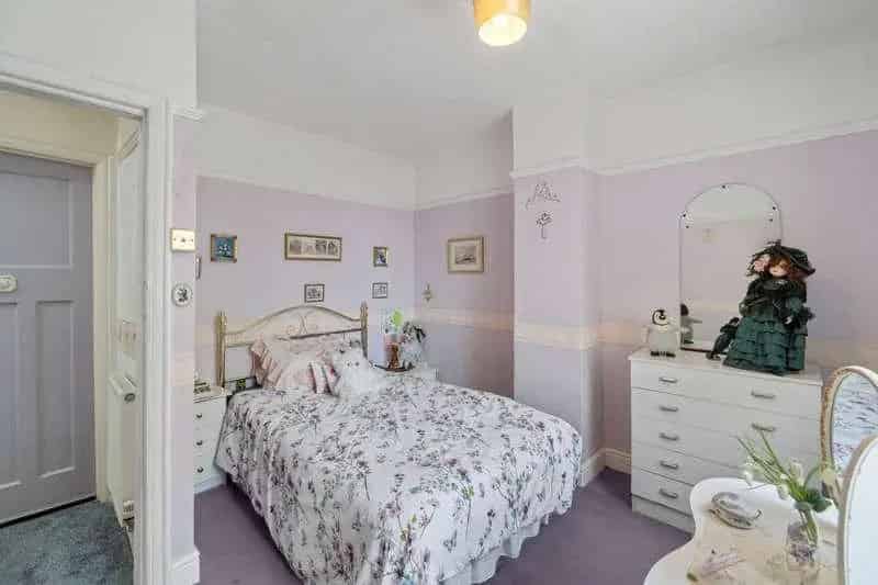 3 Bed House for Sale Near Train Station and Nature Reserve