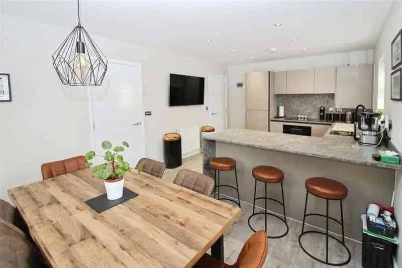 4 Bed Detached House For Sale