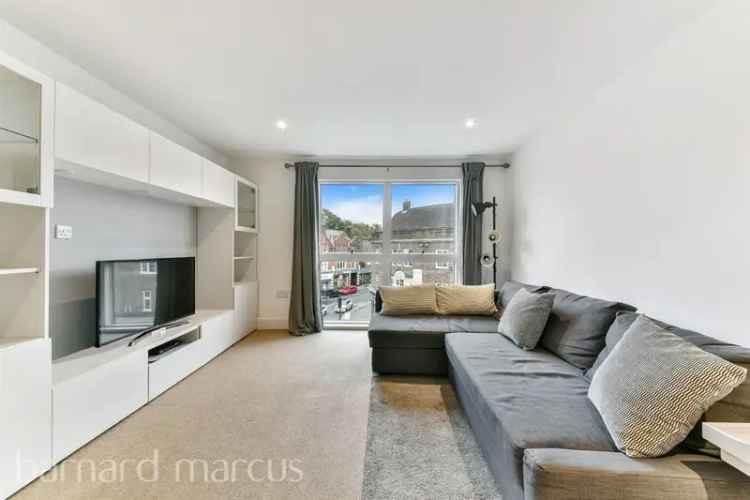 2-Bedroom Flat Epsom Town Centre - Modern, Ready to Move In