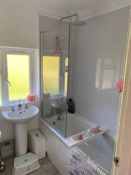 2 Bed End Terrace House with Large Garden