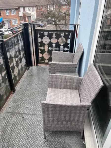 2 Bed Flat Burnham Near Station with Lots of Storage and Balcony