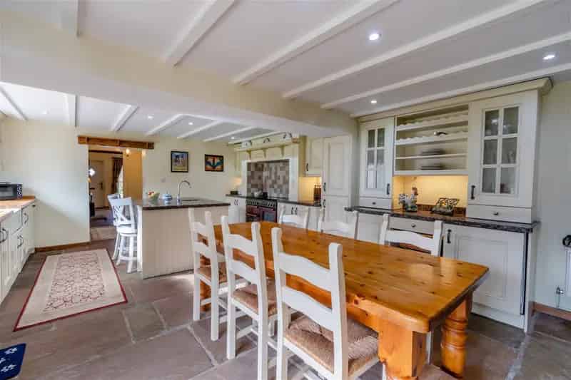 5 Bedroom Detached House with Annex Kilnhurst Road Hooton Roberts