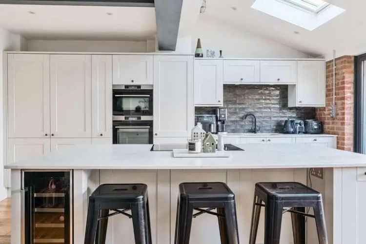 3 Bed House for Sale in Portsmouth