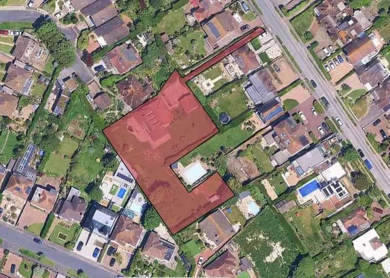 Large 4 Bed House with Planning Permission for 3 Bed Extension