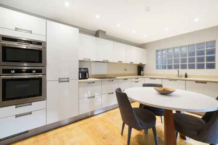 Luxury 2-Bedroom Duplex Apartment Wimbledon Hill Road