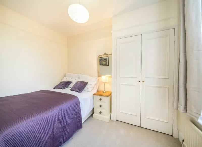 Two Double Bedroom Apartment High Ceilings Modern Bathroom Wood Flooring