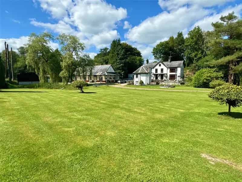 6 Bed Detached House with Annex and 9.5 Acres