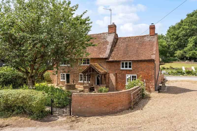 Grade II Listed 5 Bedroom Farmhouse 3214 sq ft