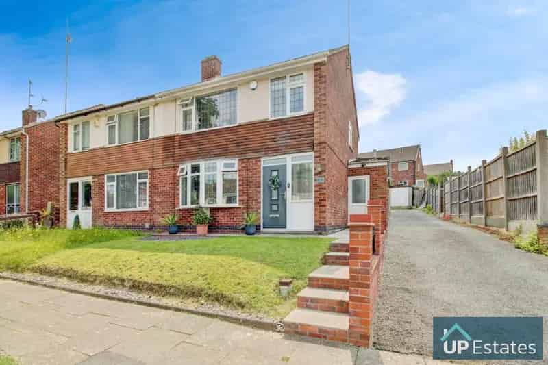 3 Bedroom Semi Detached House Binley Extended Family Home Garage Utility Room