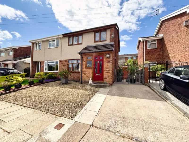 3 Bed House for Sale South Facing Garden New Windows and Doors