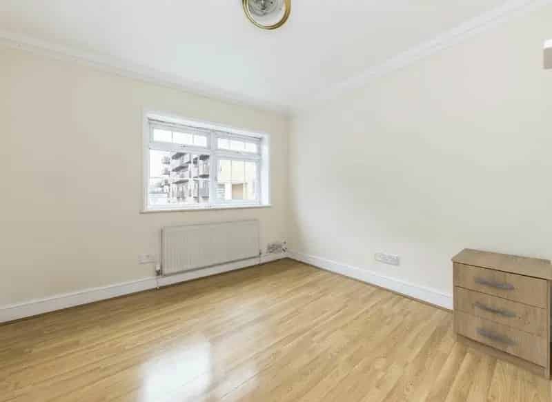 Two Double Bedroom Mews House Near Acton Shepherds Bush