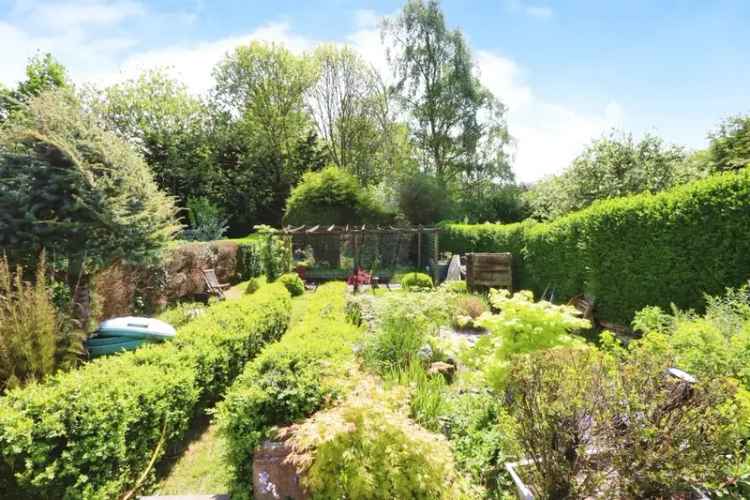 3 Bedroom Semi Detached House with Garden Summerhouse and Parking