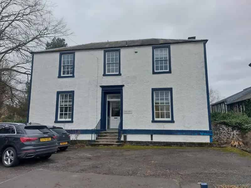 B-Listed Detached Office Building with Parking and Garden