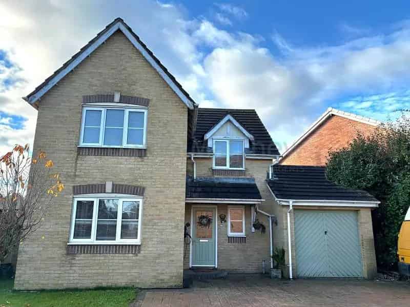 4 bedroom detached house for sale