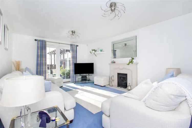 5 Bedroom Link Detached House for Rent