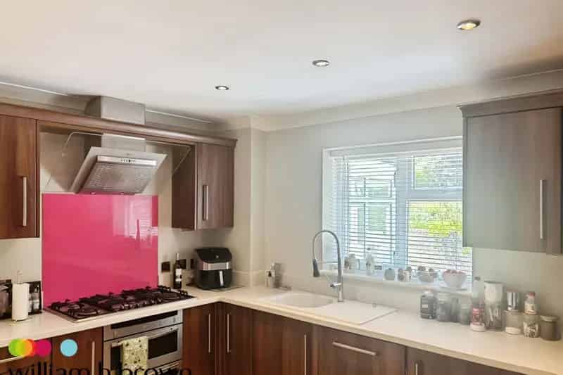 4 Bedroom Detached House with En-Suite and Garden