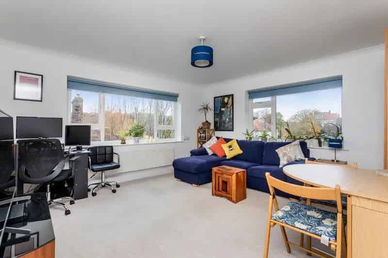 2 Bedroom Apartment near Preston Park Garage Parking