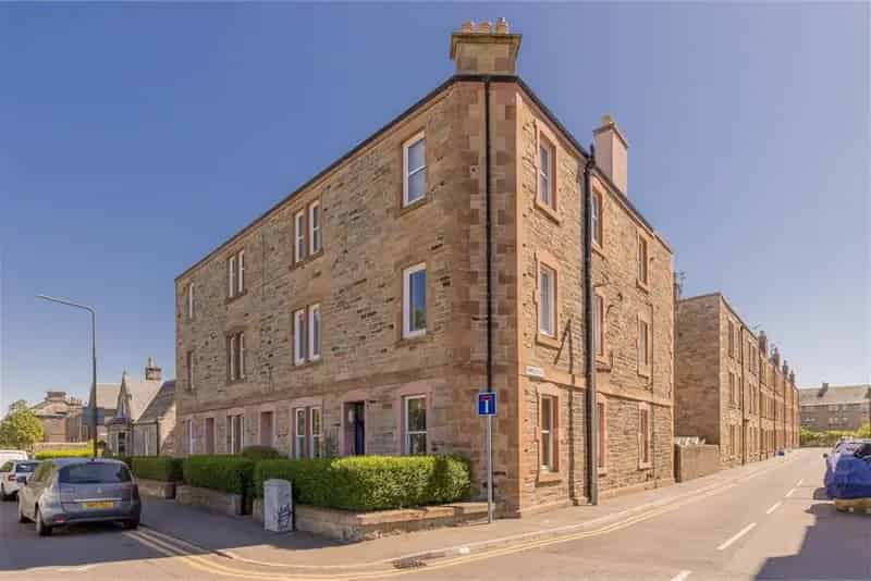2 Bed Flat Musselburgh 2 Reception Rooms Main Door Flat