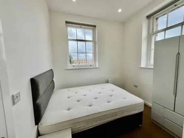 2 Bedroom Apartment Bolton Town Centre Modern Furnished