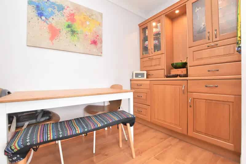 3 Bedroom Mid-Terraced House Eskdale Road Bearsden