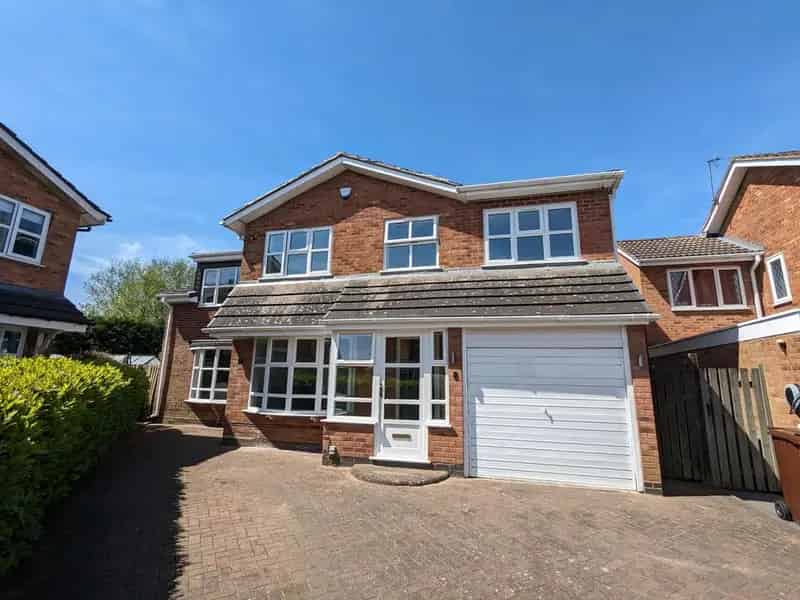 5 bedroom detached house for sale