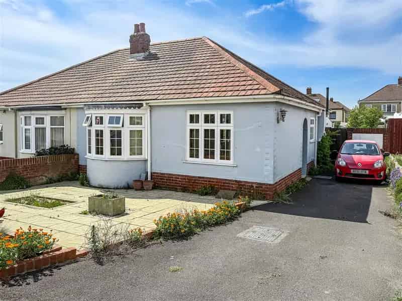 2 Bedroom Semi Detached Bungalow House to Rent