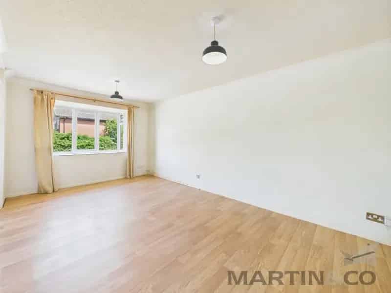 1 Bedroom Flat For Sale Near St Albans