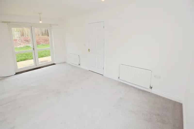 4 Bedroom House with 2 En-Suites Garage and Garden