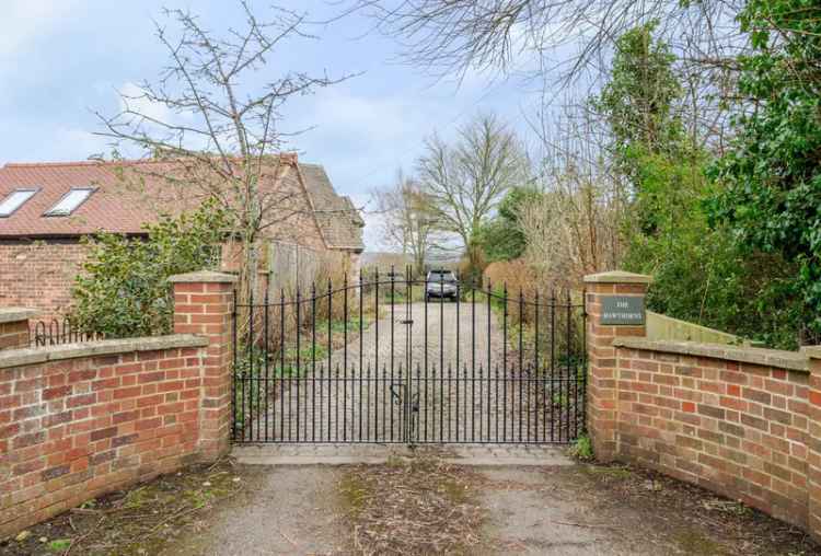 4 Bedroom House for Sale Private Gated Driveway