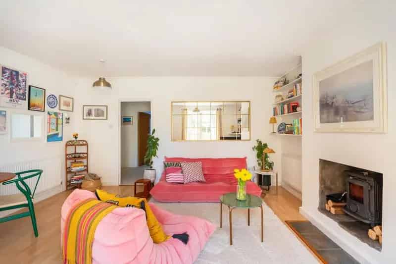 2 Bedroom Flat for Sale Near Great Pubs