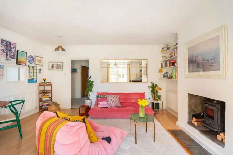 2 Bedroom Flat for Sale Near Great Pubs