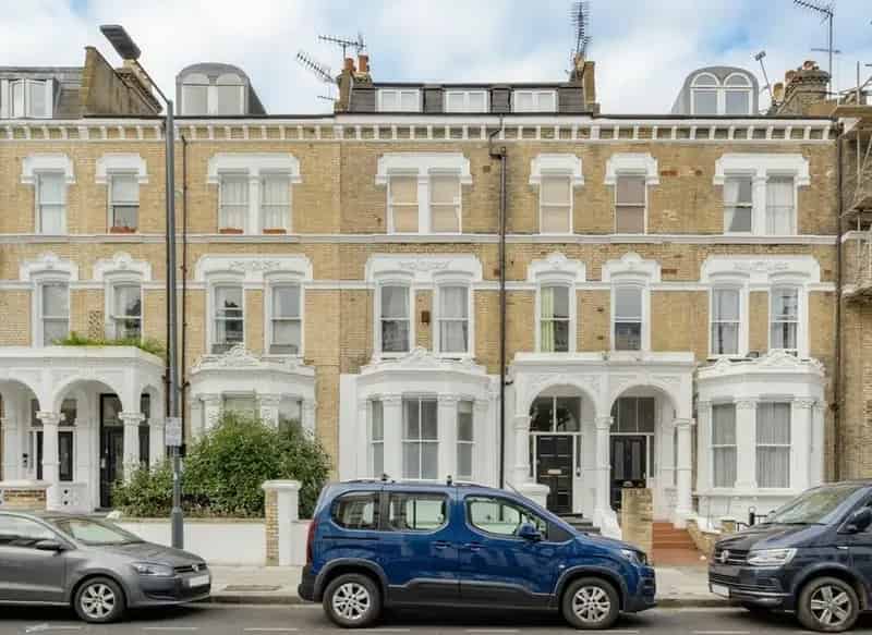 Refurbished One Bedroom Flat Modern Kitchen Family Bathroom
