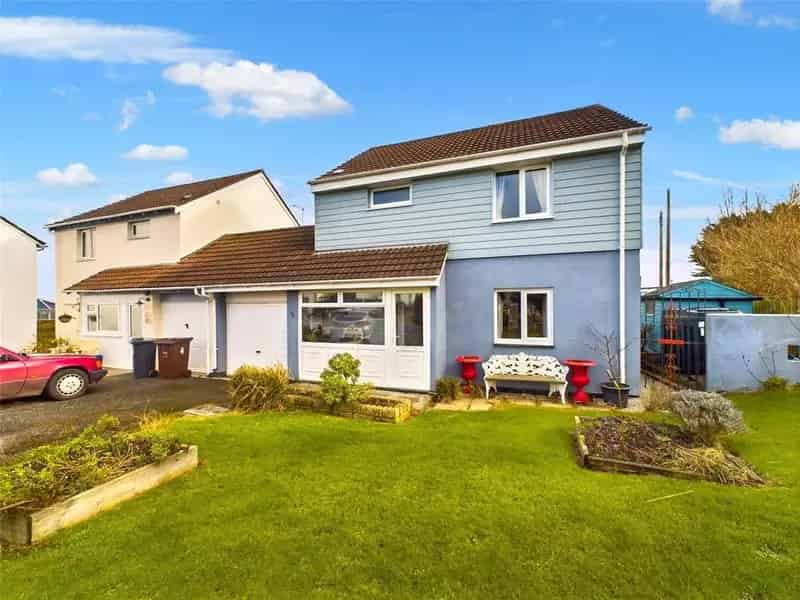 3 Bedroom Link Detached House for Sale