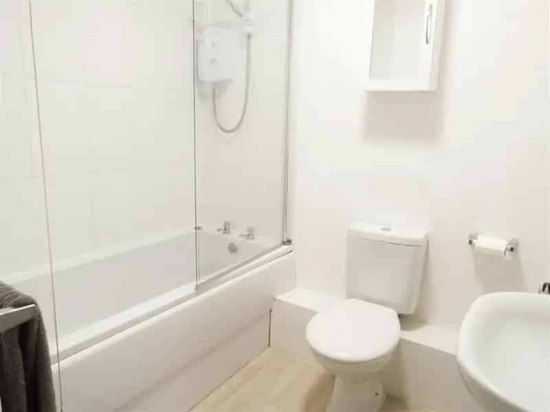 2 Bed Lincoln City Centre Apartment Modern Open Plan