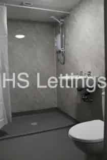 1 Room Studio Flat Leeds - Students Only