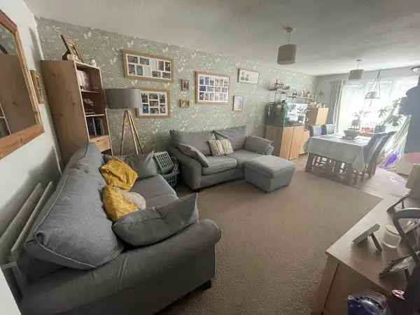 Flat For Rent in Wealden, England