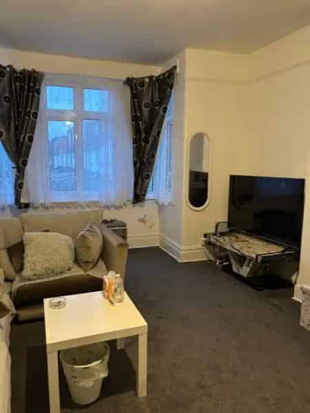 Lovely Large Victorian House Near Sheen Train Station