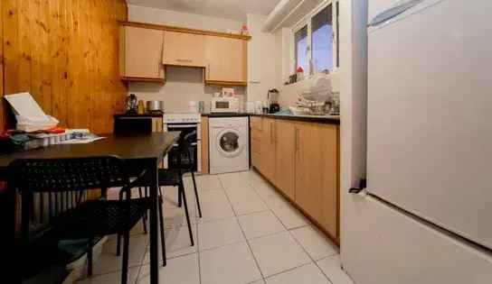 Room to Rent in Trendy Tower Hamlets Flat