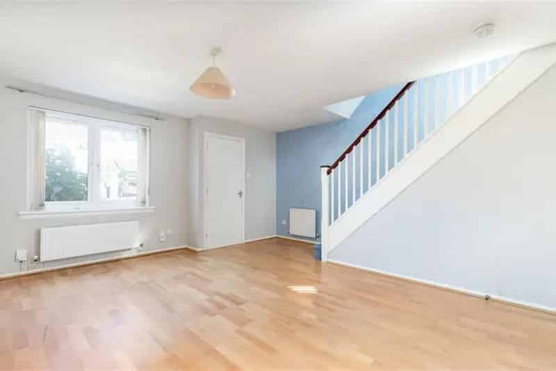 3 Bed Semi-Detached House with 3 Reception Rooms in Gilmerton