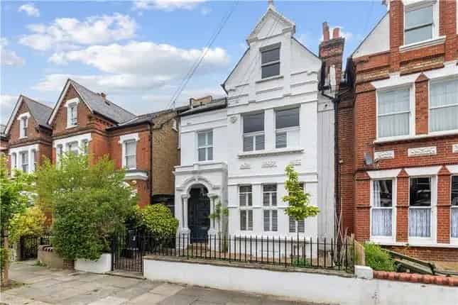 5 Bedroom Edwardian House for Sale in London SE5