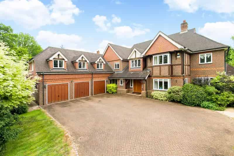 5 6 Bedroom Family Home Kingswood 6000 Sq Ft